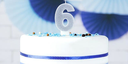 Srebrna rojstnodnevna sveča številka 6 z bleščicami 7 cm