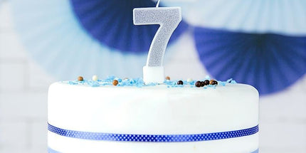 Srebrna rojstnodnevna sveča številka 7 z bleščicami 7 cm