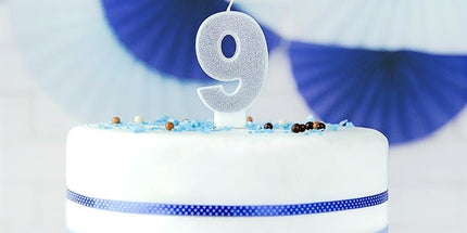 Srebrna rojstnodnevna sveča številka 9 z bleščicami 7 cm