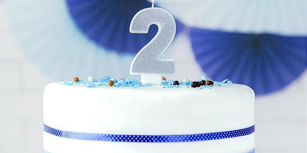 Srebrna rojstnodnevna svečka številka 2 z bleščicami 7 cm