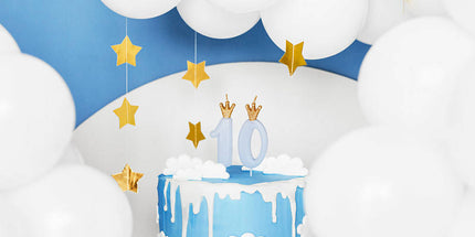Rojstnodnevna sveča številka 0 s krono, svetlo modra