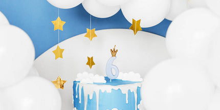 Rojstnodnevna sveča številka 6 s krono, svetlo modra